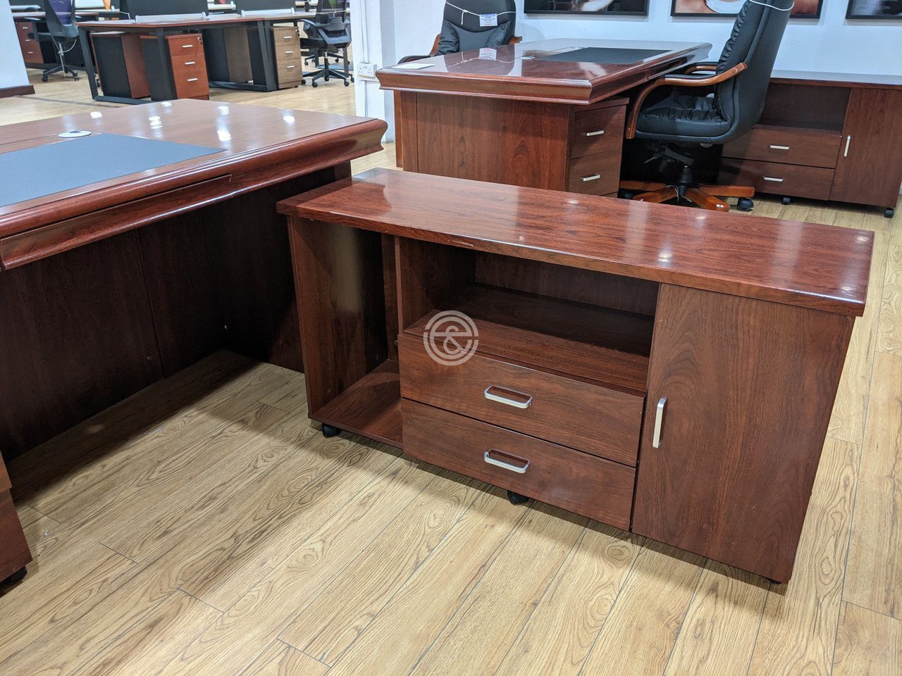 1.4m Long Executive desk - Image 5