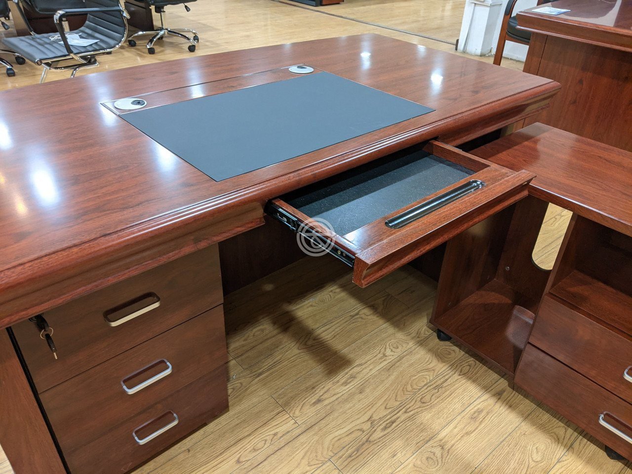 1.4m Long Executive desk - Image 3