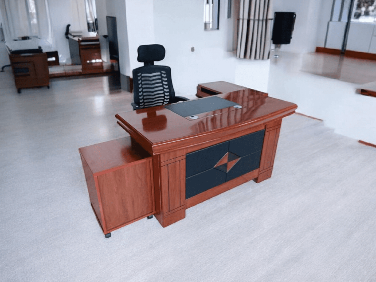 1.4m Long Executive desk - Image 6